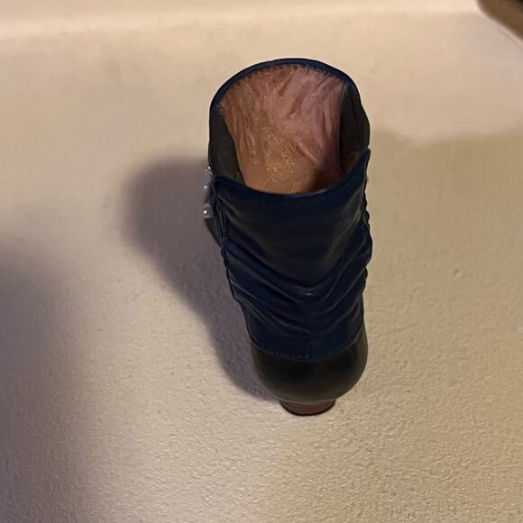 Just the Right Shoe Victorian Ankle Boot - Picture 5 of 11